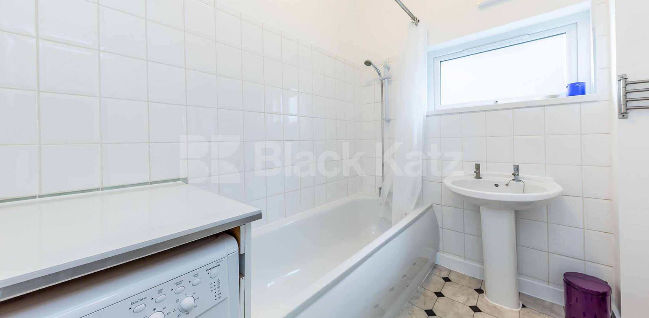 Spacious one bedroom set within a house with period features in Camden Agar Grove, Camden Square